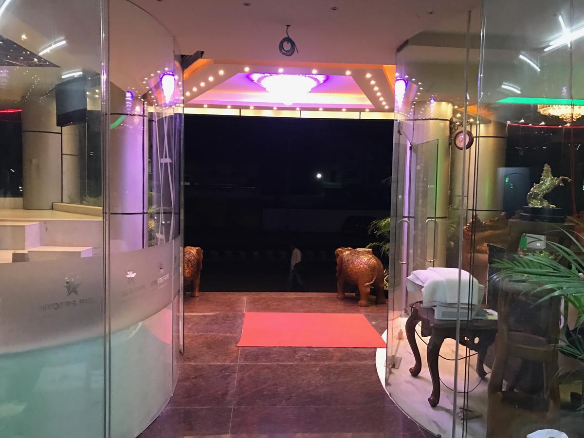Hyders Park The Business Hotel Thanjavur Esterno foto