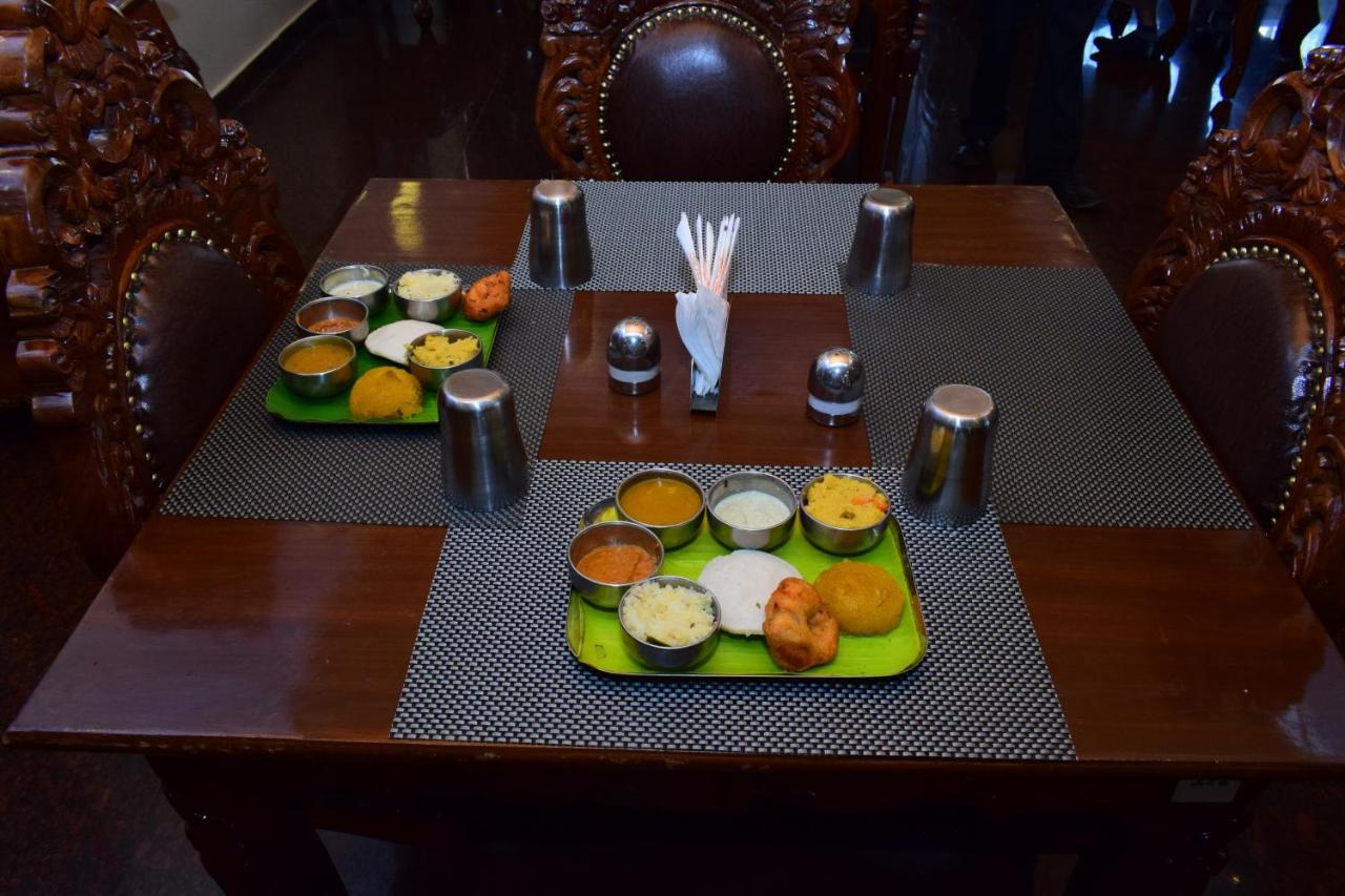 Hyders Park The Business Hotel Thanjavur Esterno foto